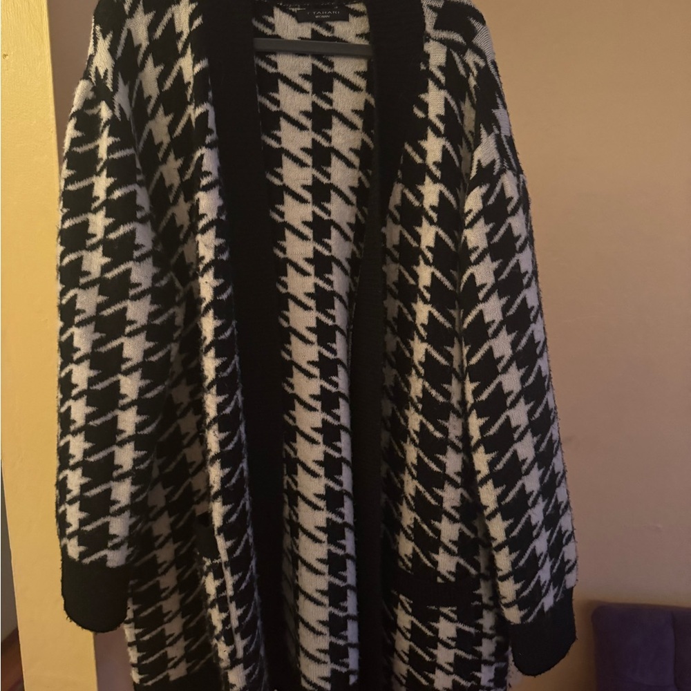 T Tahari Black and White Houndstooth Cardigan